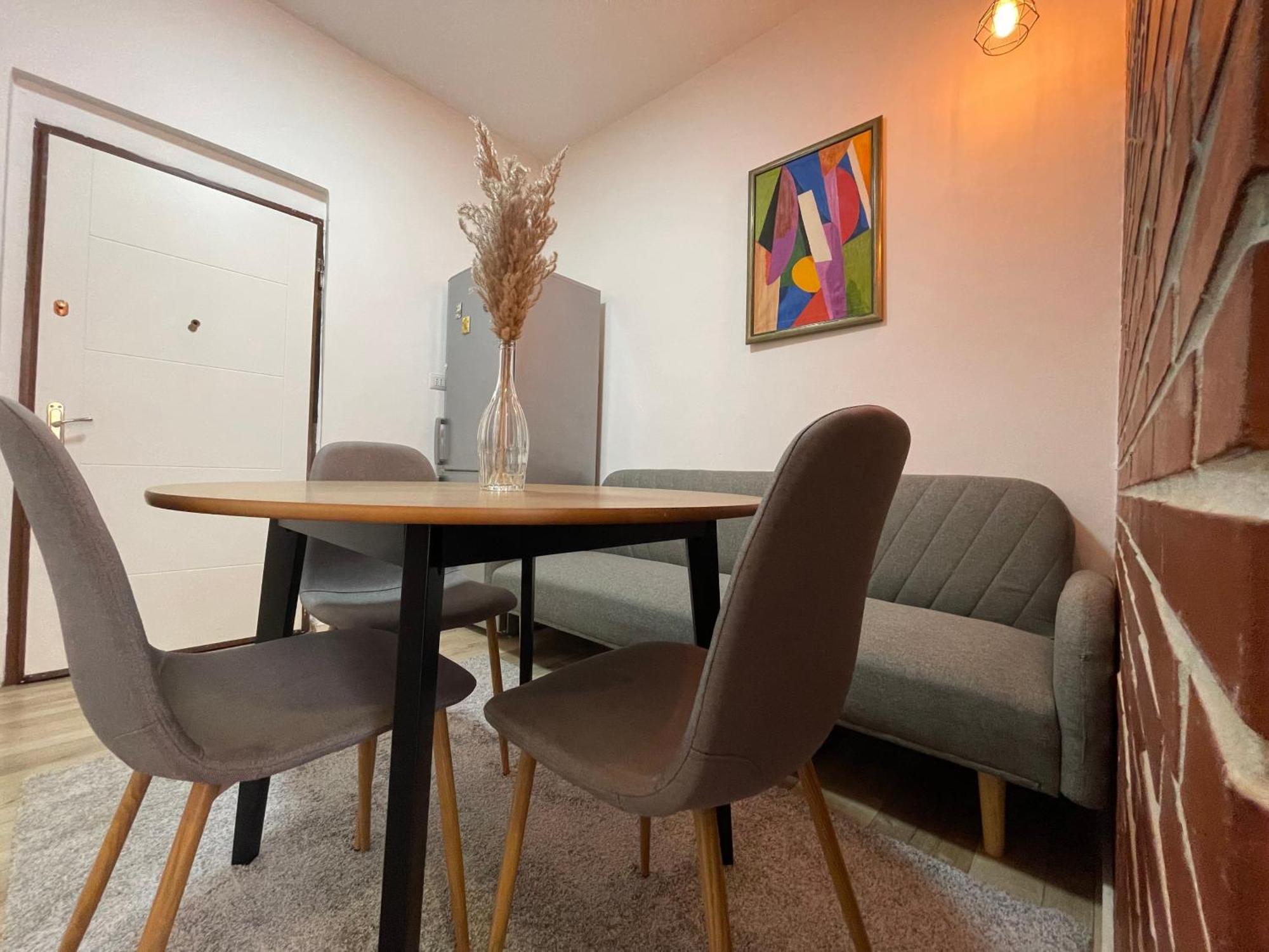 Myslym Shyri'S Apartments Tirana Zimmer foto